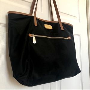 Michael Kors black tote bag with pockets